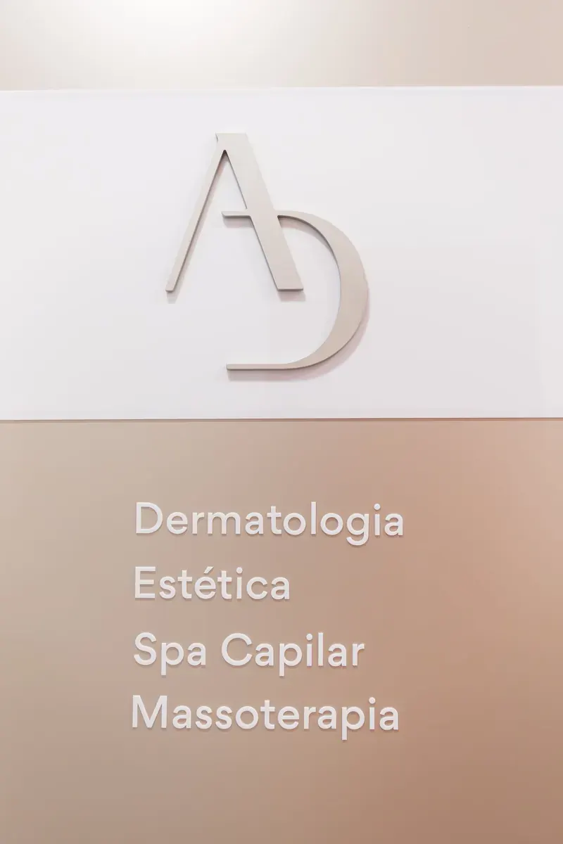 Áreas de atuação da clínica: dermatologia, estética, spa capilar e massoterapia