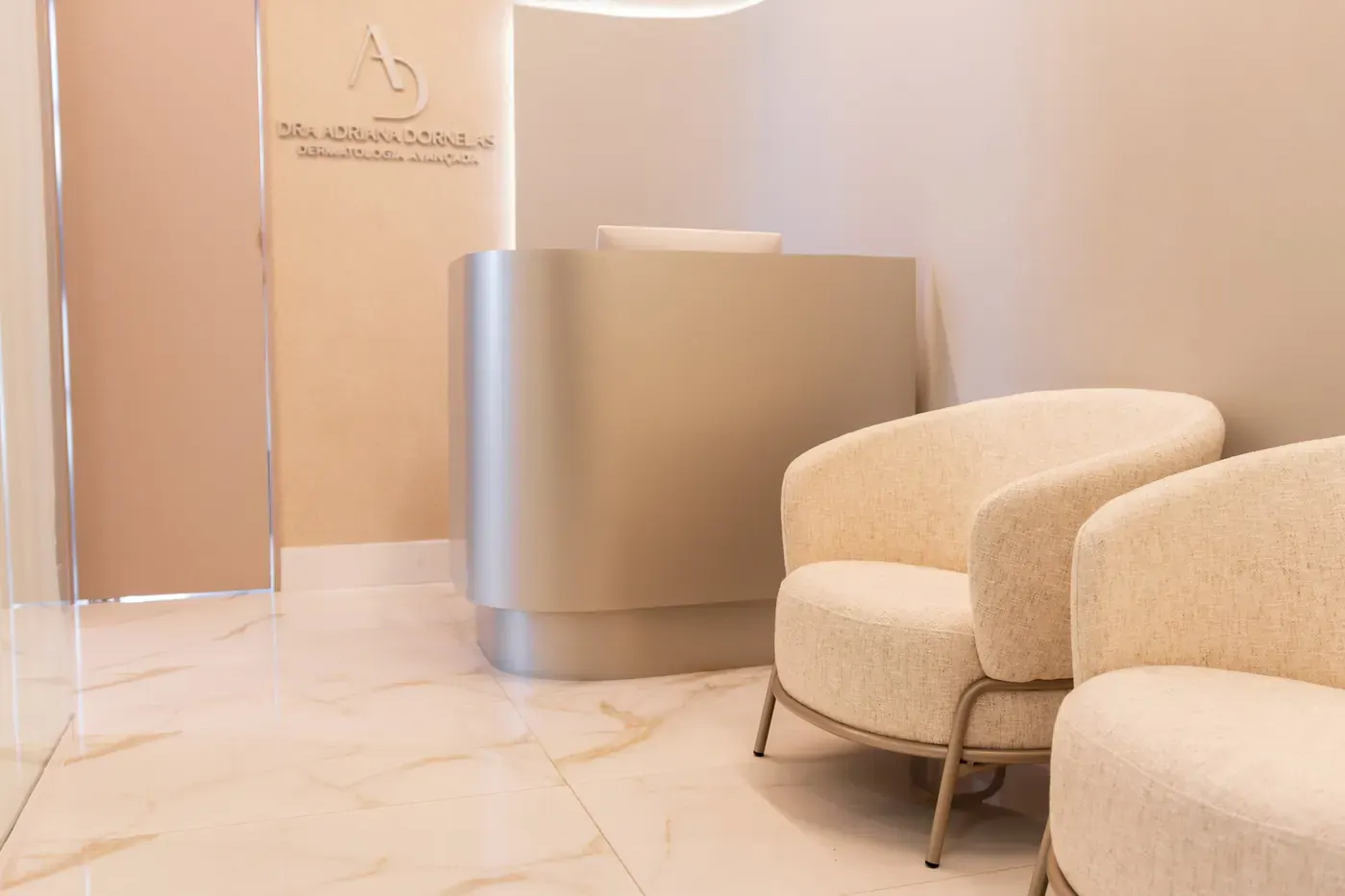 Recepção da clínica de dermatologia e tricologia